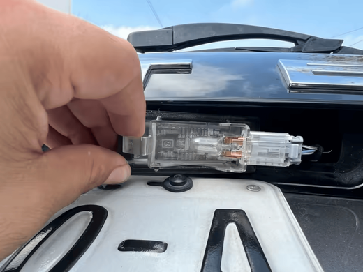 Подсветка номера на Renault / Dacia
