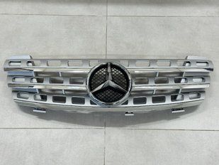 Решітка радіатора MERCEDES W164 срібна з хром смужками (05-08 р.в.)
