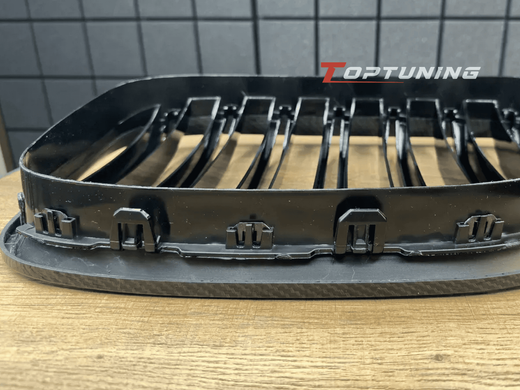 Решітка радіатора BMW F01 чорна глянсова, стиль М+рамка під карбон Решітка радіатора BMW F01 чорна глянсова, стиль М+рамка під карбон