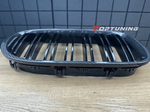 Решітка радіатора BMW F01 чорна глянсова, стиль М+рамка під карбон Решітка радіатора BMW F01 чорна глянсова, стиль М+рамка під карбон