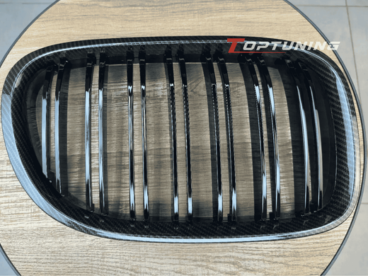 Решітка радіатора BMW F01 чорна глянсова, стиль М+рамка під карбон Решітка радіатора BMW F01 чорна глянсова, стиль М+рамка під карбон