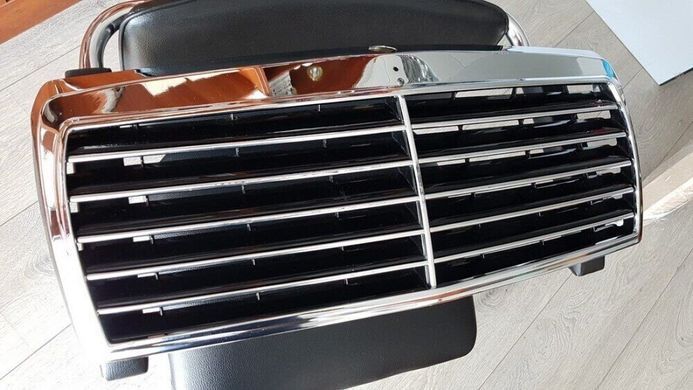 Решітка радіатора на Мерседес W124 (85-93 р.в.)