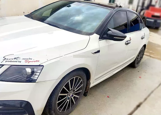 Накладки на дзеркала Skoda Octavia Mk3 A7 / VW T-ROC / VW T-cross чорний глянець