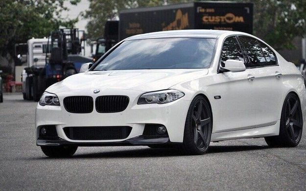 Накладка на передній бампер BMW F10 / F11 М пакет