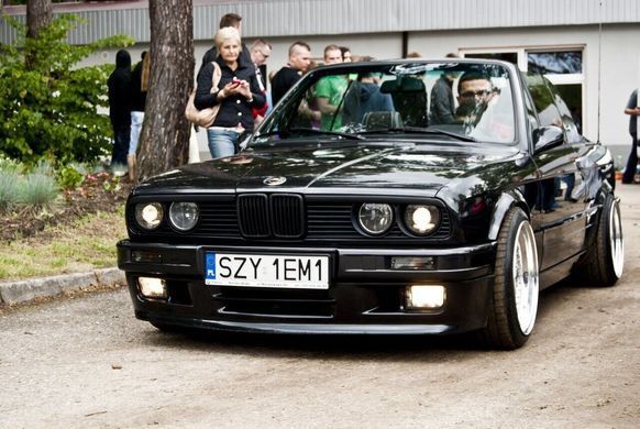 Бампер передній М-ТЕХ2 BMW e30
