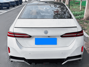 Спойлер на BMW 5 серії G60 i5 MP Style чорний глянсовий ABS-пластик 2024+