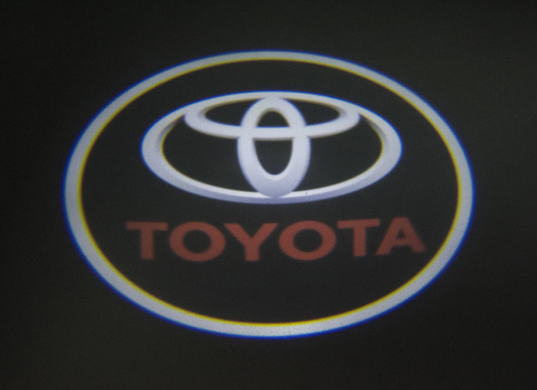 Підсвічування дверей з логотипом на Toyota
