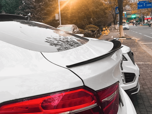 Спойлер на BMW X6 F16 у стилі M4 (ABS-пластик)