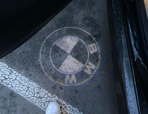 Підсвічування дверей з логотипом авто БМВ (темна)